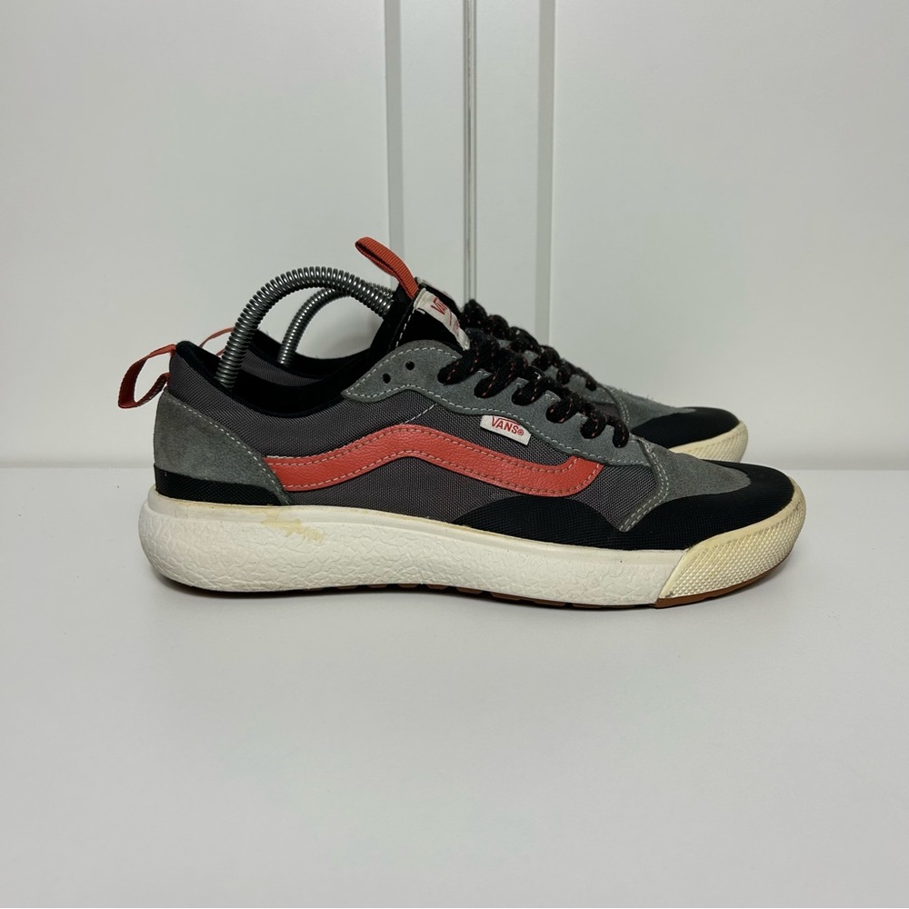 Vans ultrarange grey Black and Red Sneakers